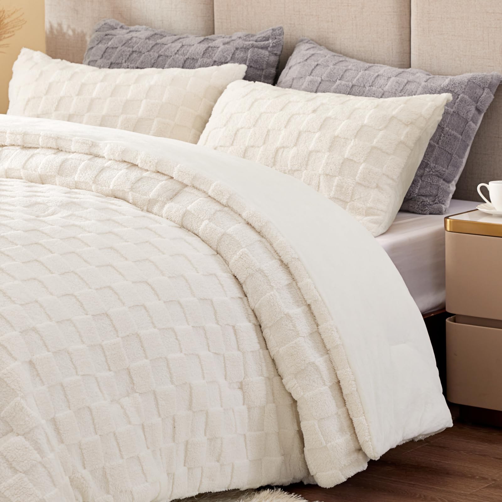 Bedelite Fluffy Comforter Set King- Super Soft Warm Sherpa Comforter Cream White, Jacquard Checkered Fleece Bedding, 3 Pieces Fu